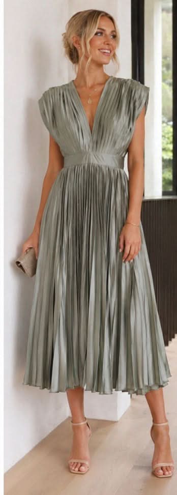 Aurora Valencia | Timeless Pleated Midi Dress