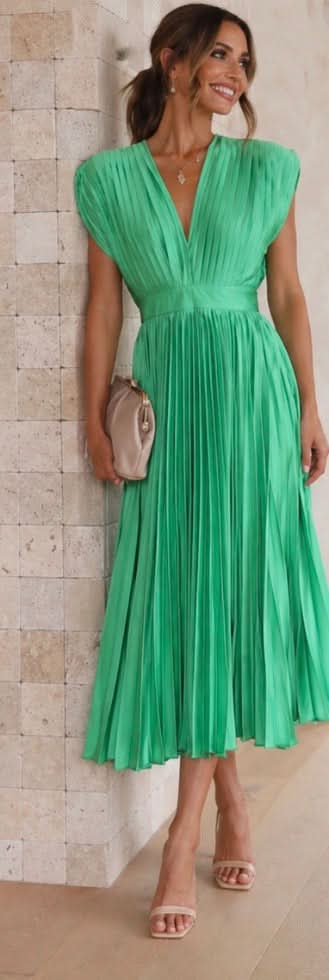 Aurora Valencia | Timeless Pleated Midi Dress