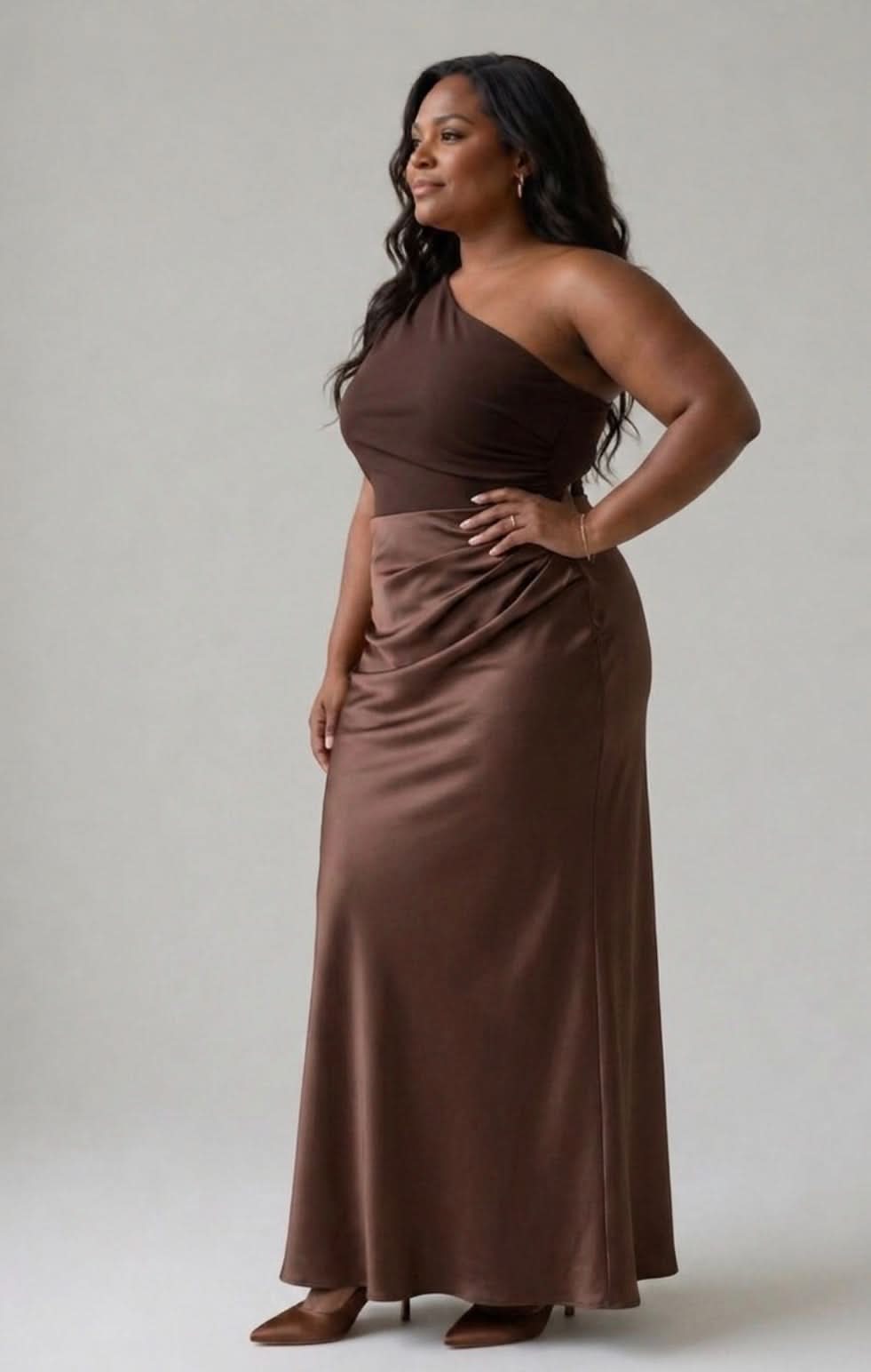 Aurora Valencia | Maxi Dress with a Guilt in Satin