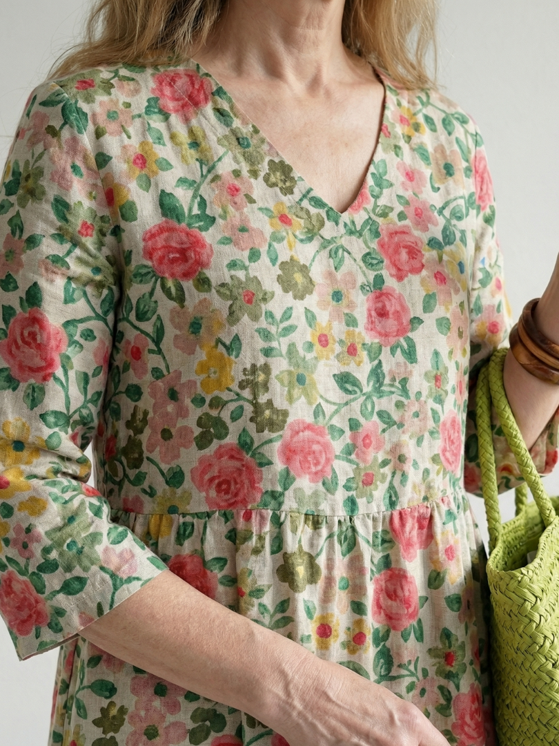 Aurora Valencia | Scatter Flower Midi Dress