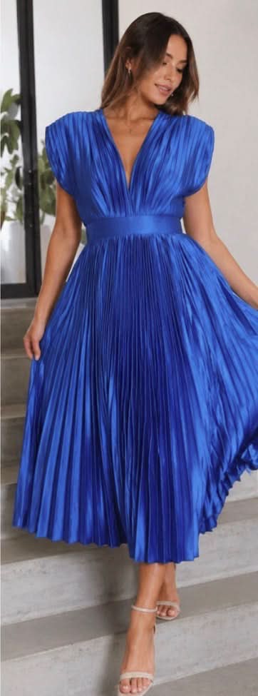 Aurora Valencia | Timeless Pleated Midi Dress
