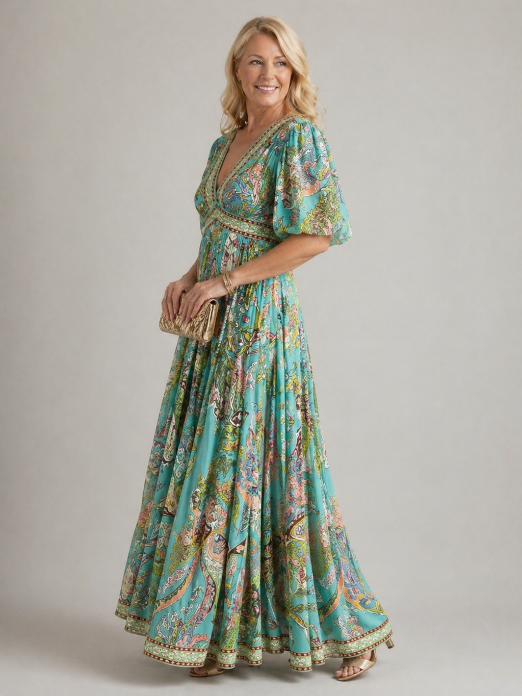 Aurora Valencia | Airy maxi dress with puff sleeves and V-neck