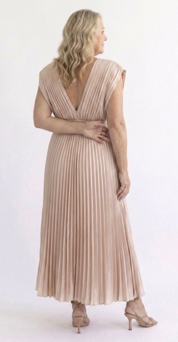 Aurora Valencia | Timeless Pleated Midi Dress