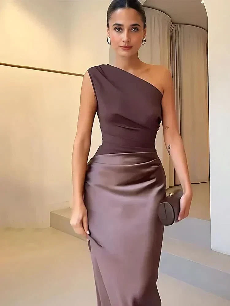 Aurora Valencia | Maxi Dress with a Guilt in Satin